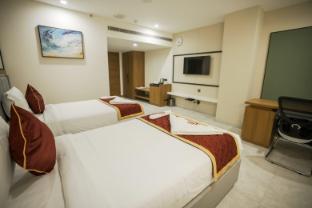 svm grand bowenpally