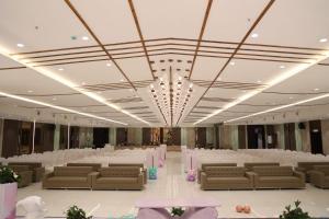 svm grand bowenpally