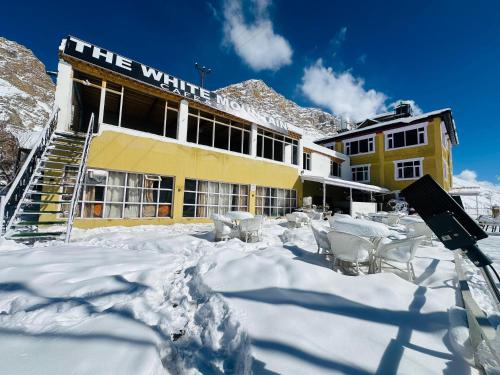 the white mountain stays key