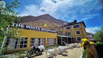 the white mountain stays key