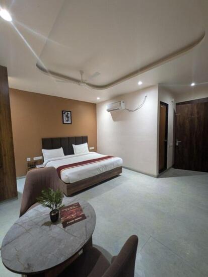 hotel aashiyana