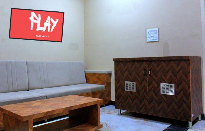 play hotel the castle couple friendly
