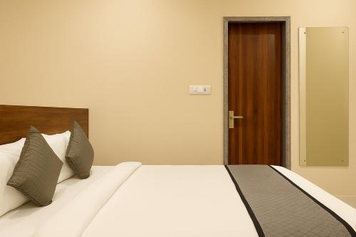 Play Hotel The Castle Couple Friendly,,1 star