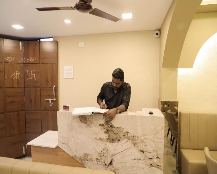 hotel devanshri rooms and restaurant