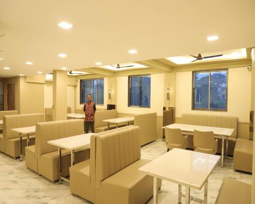 hotel devanshri rooms and restaurant