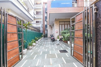 Via Esscon House,,3 star