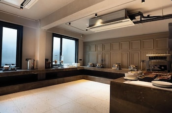 lawrence solitaire resort nainital