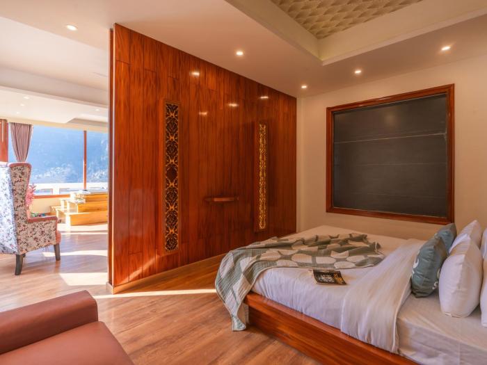 moustache select manali