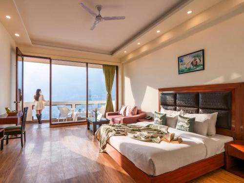 moustache select manali