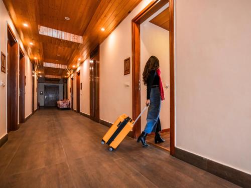 moustache select manali