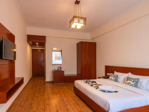 moustache select manali