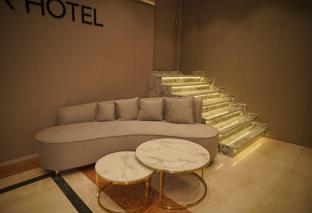 lush premier hotel