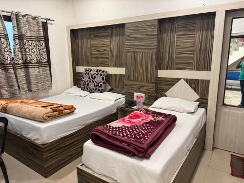 hotel raj deluxe