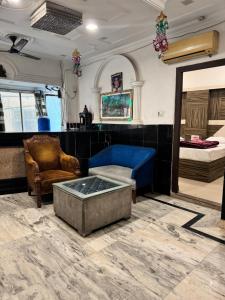 hotel raj deluxe