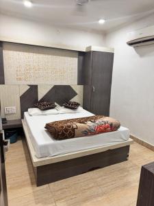 hotel raj deluxe