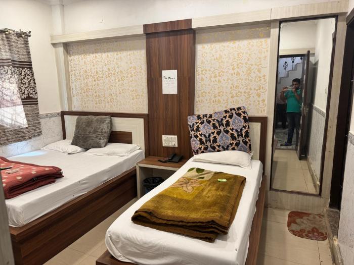 hotel raj deluxe