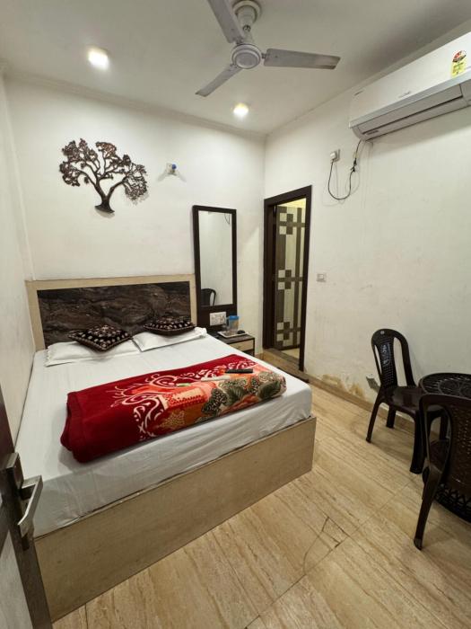 hotel raj deluxe