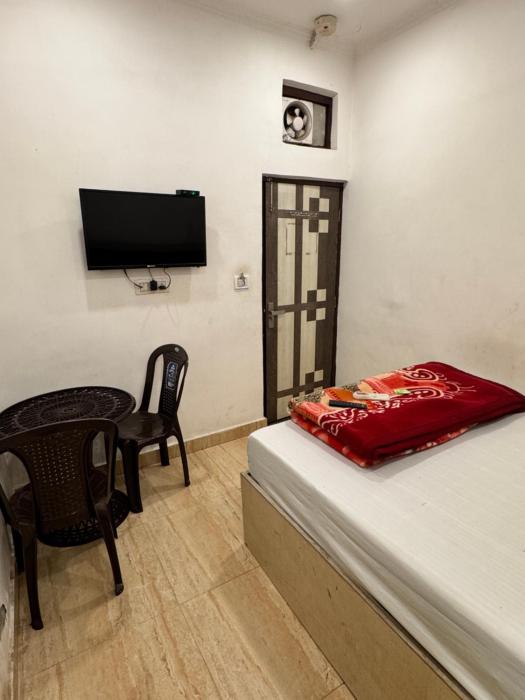 hotel raj deluxe
