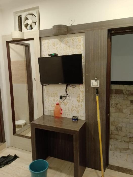 hotel raj deluxe