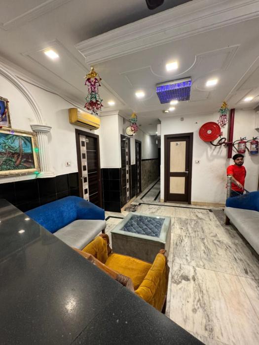 hotel raj deluxe