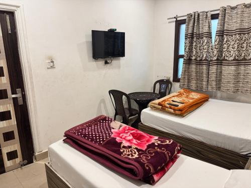 hotel raj deluxe