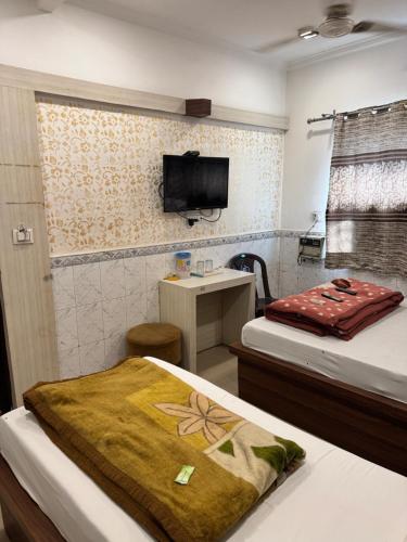 hotel raj deluxe
