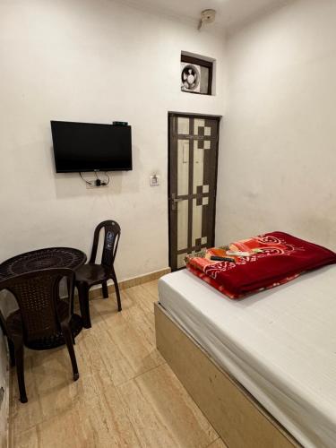 hotel raj deluxe