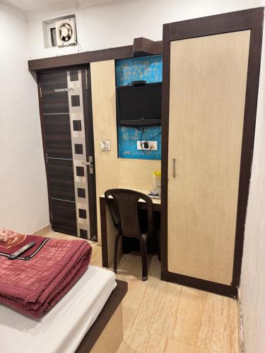 hotel raj deluxe