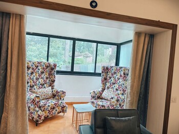 Osho Apartments,,2 star