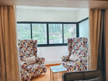 Osho Apartments,,2 star