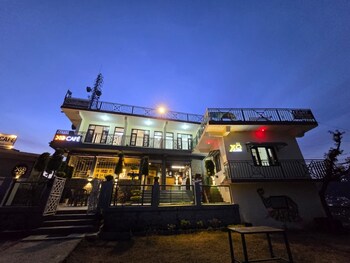 East Home Stay,,3 star