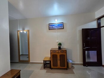 East Home Stay,,3 star