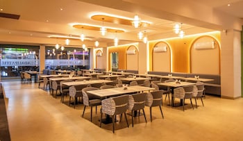 Bael Tree Hotel,,5 star