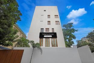 super townhouse passport office saligramam formerly k k nagar residency
