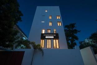 super townhouse passport office saligramam formerly k k nagar residency