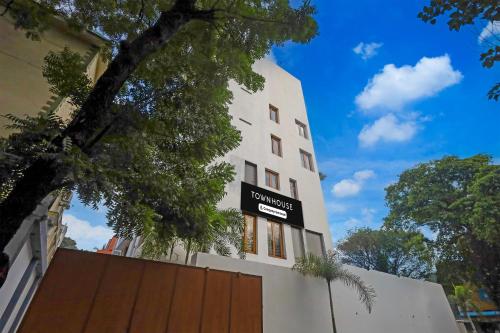super townhouse passport office saligramam formerly k k nagar residency