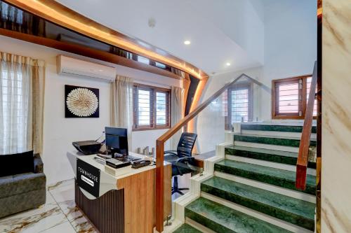 super townhouse passport office saligramam formerly k k nagar residency