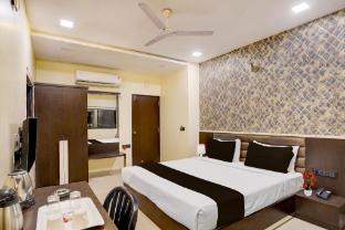 super collection o vyara railway station formerly crystal guest house