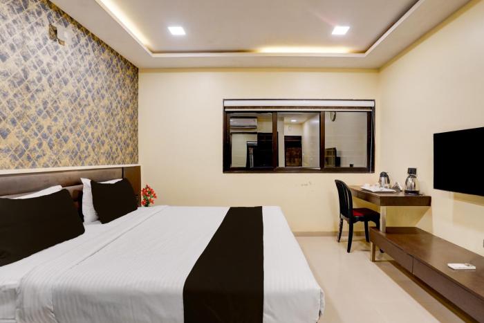 super collection o vyara railway station formerly crystal guest house