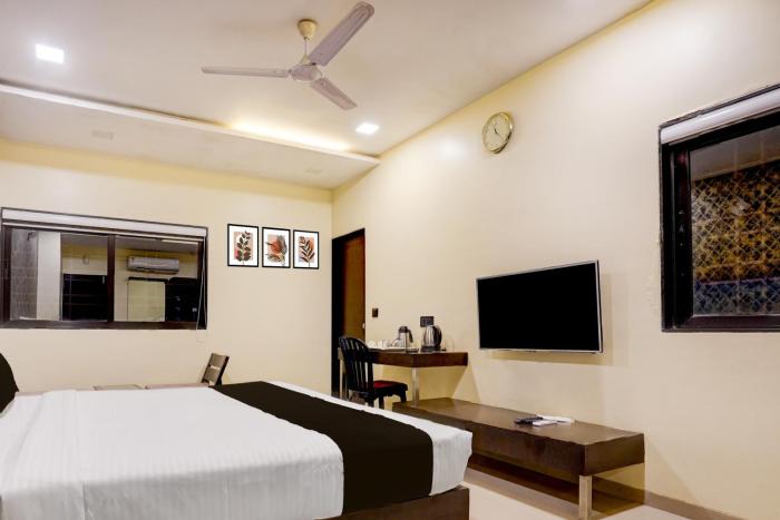super collection o vyara railway station formerly crystal guest house