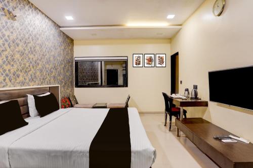 Super Collection O Vyara Railway Station Formerly Crystal Guest House,,3 star