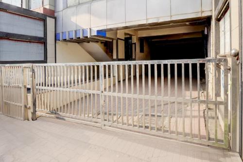 super collection o vyara railway station formerly crystal guest house