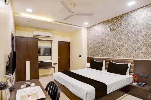 super collection o vyara railway station formerly crystal guest house