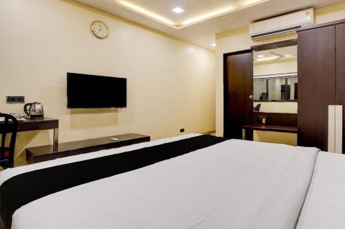 super collection o vyara railway station formerly crystal guest house