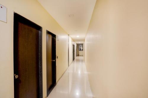 super collection o vyara railway station formerly crystal guest house