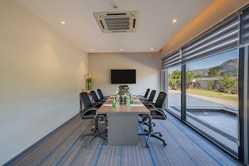 vandhara sarovar premiere jim corbett