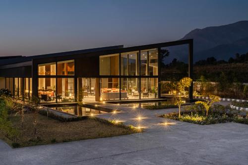 vandhara sarovar premiere jim corbett