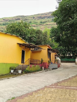 rutuvan resort girivan