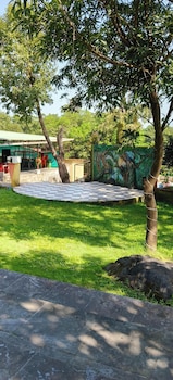 rutuvan resort girivan