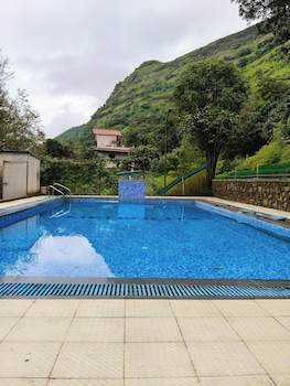 Rutuvan Resort Girivan,,2 star